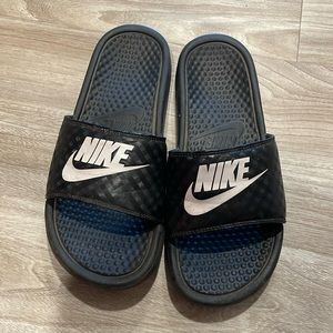 NIKE - slides